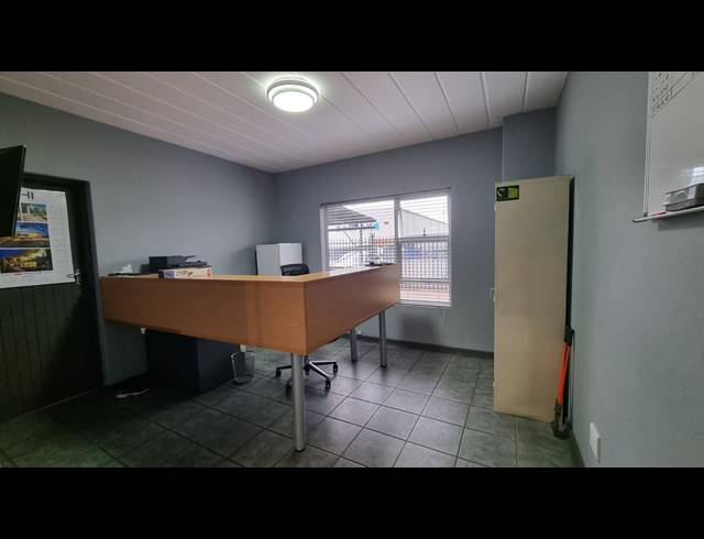 700M² WAREHOUSE FOR SALE IN JET PARK
